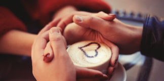 Amor pra mim é como café: não poder ser morno, precisa ser quente.