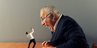 Por que diabo todo canalha pensa que é Deus?