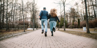 Quando a gente cansa de doer sozinho é hora de ir embora