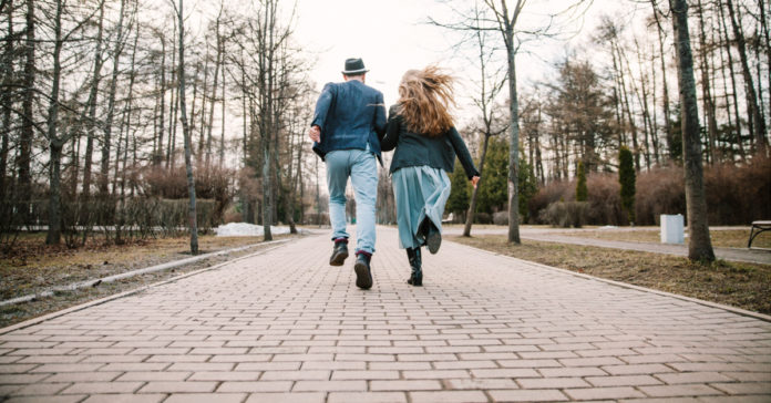 Quando a gente cansa de doer sozinho é hora de ir embora