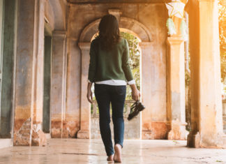 Um pé na bunda pode te levar mais longe do que um tapinha nas costas