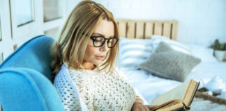 Gosto de ficar em casa no sábado à noite e não vejo problema nisso