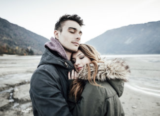 Deixamos o abraço para depois, o beijo para depois, sem saber que o depois pode não chegar para nós.