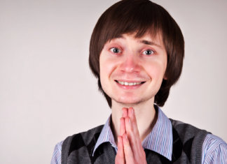 Quem puxa saco também puxa tapete