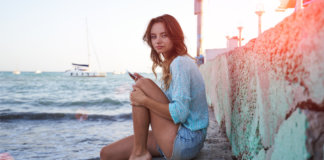 Ela não tem o coração de pedra, tem a firmeza necessária contra amores fracos.