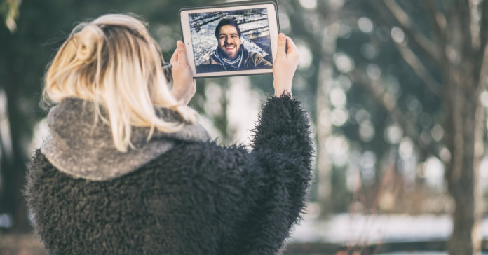 shutterstock_557234641 O amor está no ar! Ou melhor, está na rede!