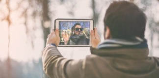 Amigos reais e amizades virtuais: uma mistura que pode dar muito certo! Amigos reais e amizades virtuais: uma mistura que pode dar muito certo!