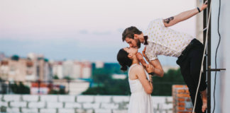 Confiança não é um sentimento que você encontra em qualquer esquina Confiança não é um sentimento que você encontra em qualquer esquina