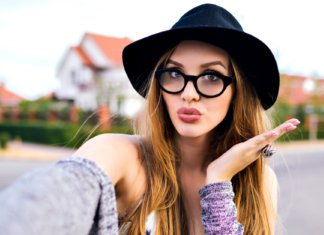 O gato, miau. O cachorro, au au. E a cobra… “Oi amiga!”