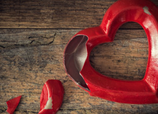 Decidi que não colo mais nada que estiver aos pedaços