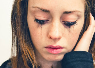 Permita-se chorar em velórios, nunca em um relacionamento