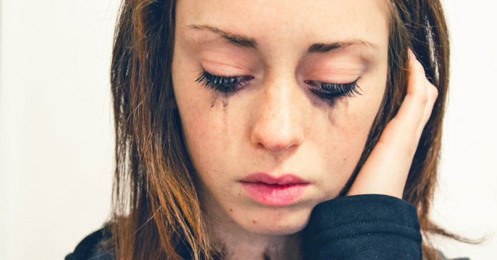 Permita-se chorar em velórios, nunca em um relacionamento