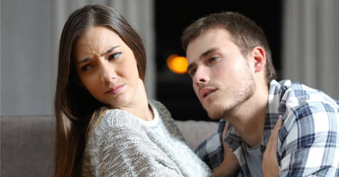 shutterstock_519161206 No amor, Deus ajuda a quem cedo não gruda.