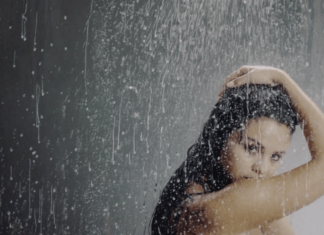 A vida é igual a tomar um banho quente, com aquela gotinha gelada pingando de vez em quando