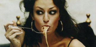 Eu não quero nenhum homem comendo na palma da minha mão