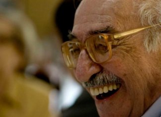 “A poesia não é algo que se possa incorporar com os olhos sujos de realidade”.