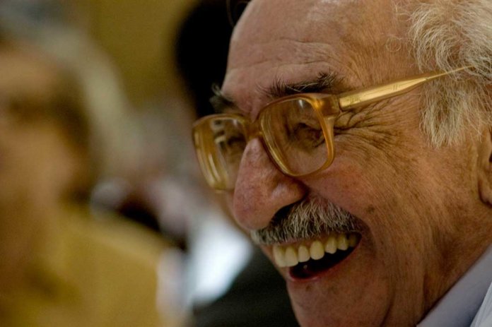 “A poesia não é algo que se possa incorporar com os olhos sujos de realidade”.