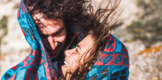 Somos muitas metades no meio de poucos inteiros