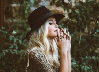 Me faz um favor? Me pensa com amor