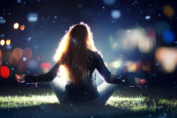 shutterstock_157185227 Iluminar-se dos outros