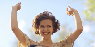 Eu já não miro as estrelas. Meu alvo na vida está ali na esquina. Eu já não miro as estrelas. Meu alvo na vida está ali na esquina.