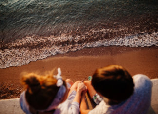 Bom mesmo é segurar quem não te larga e ficar onde te querem