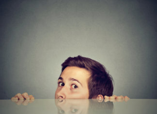 Sente-se e pegue um café. Precisamos conversar sobre pistantrofobia