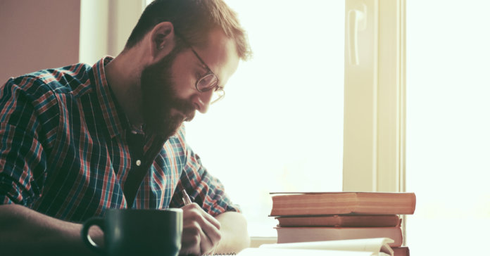 Escrevo como quem ama