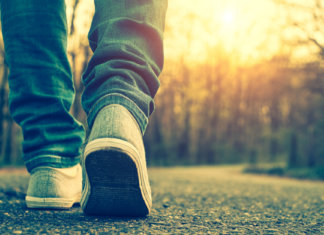 “Quando alguém julgar o seu caminho, empreste a ele os seus sapatos”