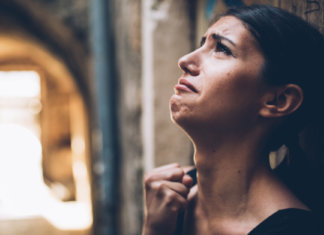 Em mágoa parada não brota amor