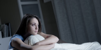 É no silêncio da noite que nossos medos mais intensos gritam