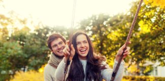 Ninguém é metade de ninguém. Encontre alguém que te transborde.