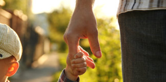 Aprendi a não fazer a ninguém o que não quero que façam ao meu filho.