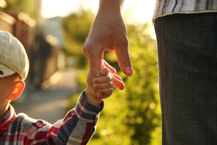 shutterstock_443360527 Aprendi a não fazer a ninguém o que não quero que façam ao meu filho.