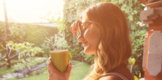 Tô solteira porque não escondo os meus inteiros