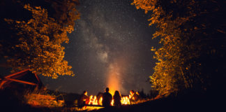 Na escuridão sempre há PESSOAS ILUMINADAS que nos guiam