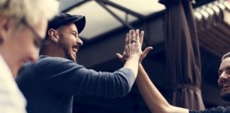 Estar com pessoas, e não acima delas, nos torna melhores