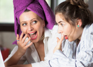 Se beber, não dirija e nem entre no Facebook