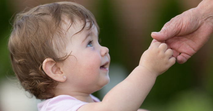 Untitled-design-78 10 formas de ajudar seu filho a ser mais solidário no futuro