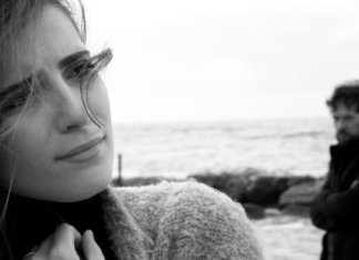 Afaste-se de quem fizer você se sentir como alguém que não vale a pena