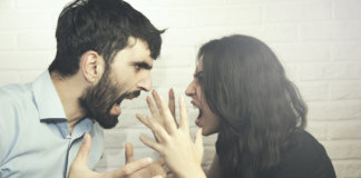 Diga-me como você reage quando é contrariado e eu te direi o seu grau de maturidade. Diga-me como você reage quando é contrariado e eu te direi o seu grau de maturidade.