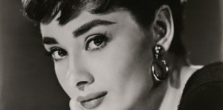 Elegância é algo que a gente carrega e não veste. Elegância é algo que a gente carrega e não veste.