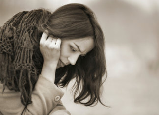 Fique com quem seca tuas lágrimas e não com quem as multiplica