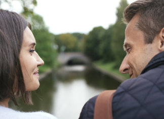 “Senta aqui e vamos falar de nós”