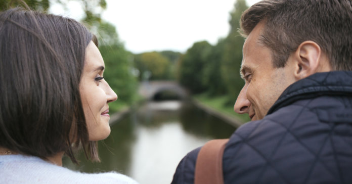 Untitled-design-37 “Senta aqui e vamos falar de nós”