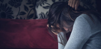 Segurar alguém a seu lado não é amor. É prisão domiciliar. Segurar alguém a seu lado não é amor. É prisão domiciliar.