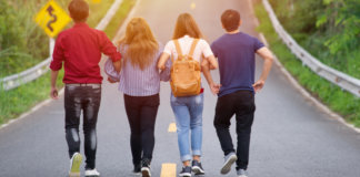 Não gaste mensagens com quem não te responde, não gaste palavras com quem não te escuta