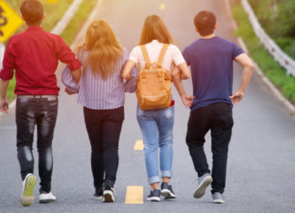 Não gaste mensagens com quem não te responde, não gaste palavras com quem não te escuta