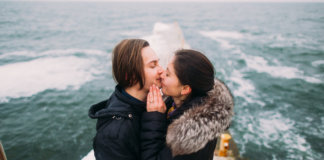 A diferença entre amar e estar carente…