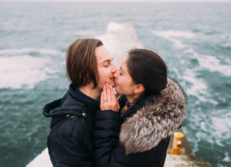 A diferença entre amar e estar carente…